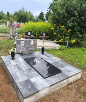 Памятник двойной 163